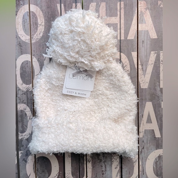 Lemon ❄️ Snow Drift Pom Hat - Picture 2 of 11